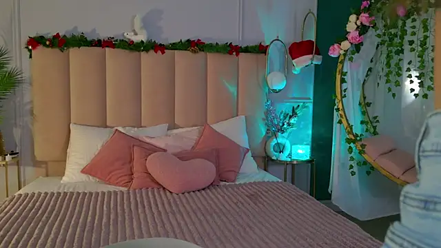 Eva Natsumi online show from 12-13-24, 05:16