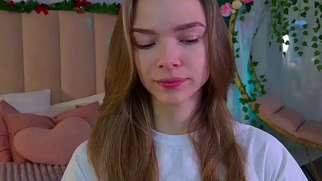 Eva Natsumi online show from 12-17-24, 08:12