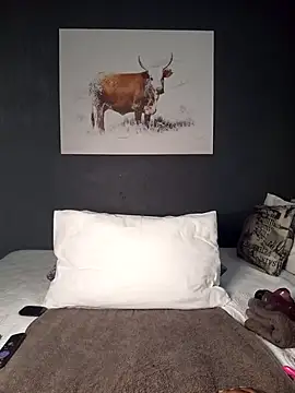 Queen-Chocolate online show from 02-24-25, 01:10