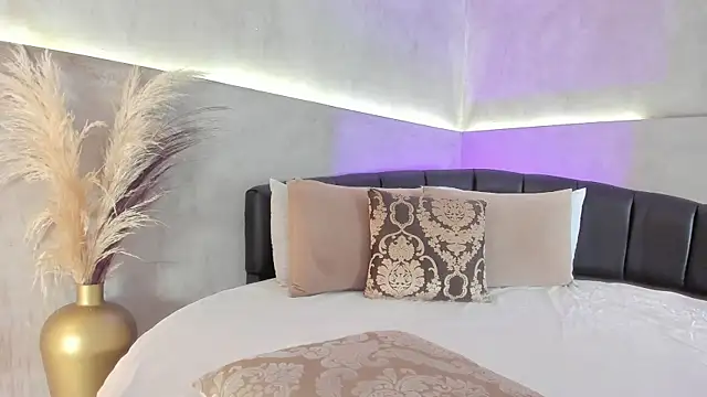 Nicol Lopez 1 online show from 11-15-25, 09:00