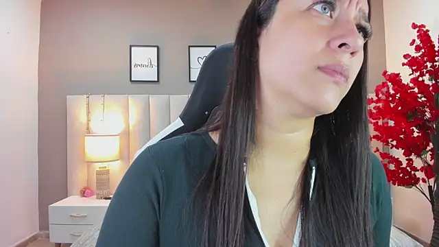 Snapshot of sara_parker069 chatting on 09-18-25, 01:13 sara parker069 online show from 09-18-25, 01:13