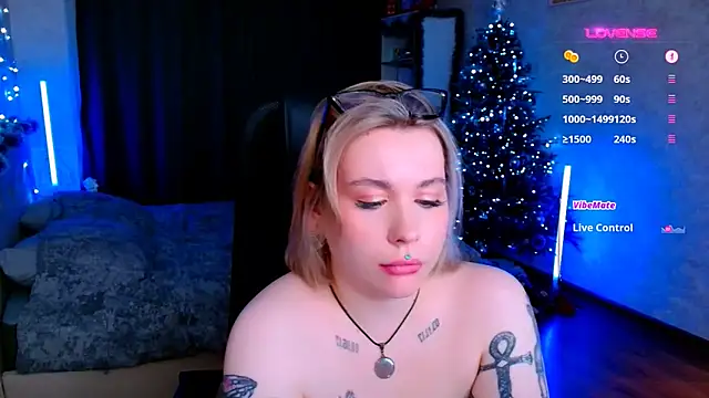 Snapshot of Blueberry-baby chatting on 01-12-25, 06:38 Blueberry-baby online show from 01-12-25, 06:38