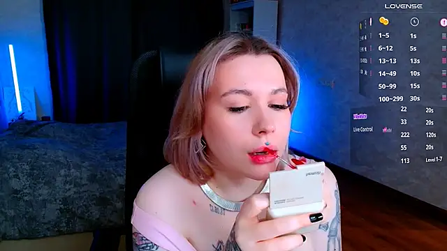 Snapshot of Blueberry-baby chatting on 02-18-25, 05:42 Blueberry-baby online show from 02-18-25, 05:42