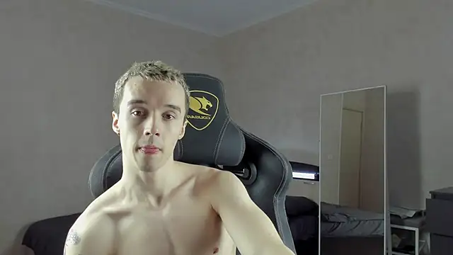 Snapshot of MasonWarholl chatting on 12-11-24, 09:30 MasonWarholl online show from 12-11-24, 09:30