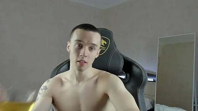 Snapshot of MasonWarholl chatting on 12-25-24, 06:30 MasonWarholl online show from 12-25-24, 06:30