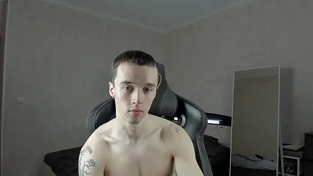 Snapshot of MasonWarholl chatting on 01-16-25, 03:46 MasonWarholl online show from 01-16-25, 03:46