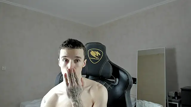 Snapshot of MasonWarholl chatting on 01-28-25, 04:39 MasonWarholl online show from 01-28-25, 04:39