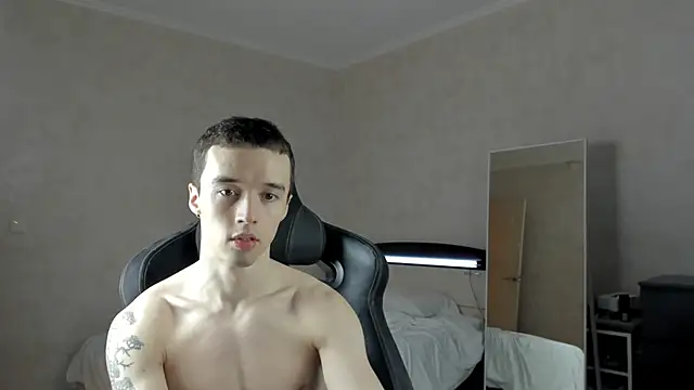 Snapshot of MasonWarholl chatting on 01-29-25, 01:05 MasonWarholl online show from 01-29-25, 01:05