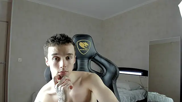 Snapshot of MasonWarholl chatting on 02-09-25, 11:46 MasonWarholl online show from 02-09-25, 11:46