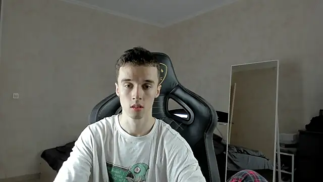 Snapshot of MasonWarholl chatting on 03-04-25, 12:55 MasonWarholl online show from 03-04-25, 12:55