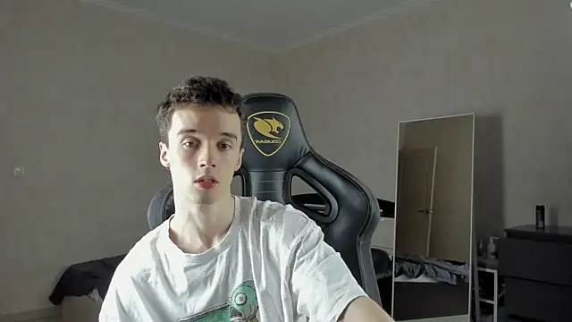 Snapshot of MasonWarholl chatting on 03-19-25, 06:12 MasonWarholl online show from 03-19-25, 06:12