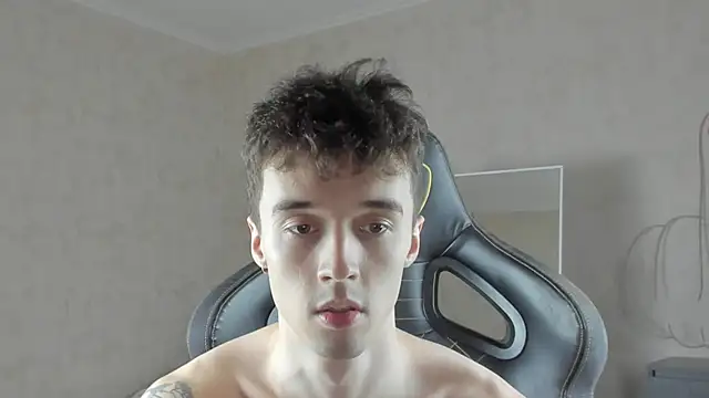 Snapshot of MasonWarholl chatting on 10-16-25, 06:31 MasonWarholl online show from 10-16-25, 06:31