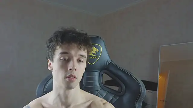 Snapshot of MasonWarholl chatting on 11-21-25, 09:35 MasonWarholl online show from 11-21-25, 09:35