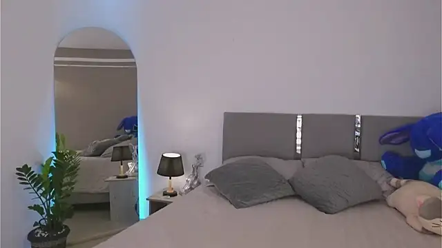 AnnyHizzle online show from 09-22-25, 02:35