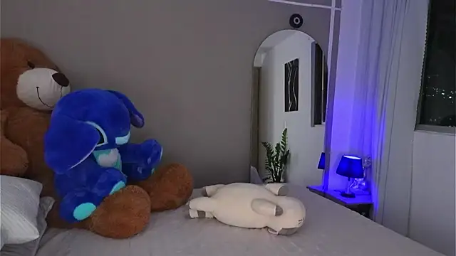 AnnyHizzle online show from 10-01-25, 01:11