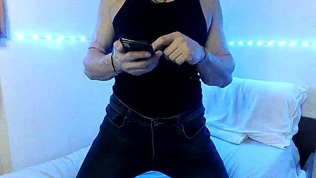 Snapshot of Alexx_Fit023 chatting on 03-17-25, 11:21 Alexx Fit023 online show from 03-17-25, 11:21