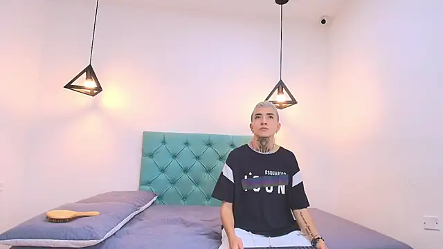 Tinny and Candy online show from 02-27-25, 01:28