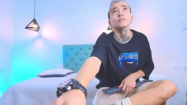 Tinny and Candy online show from 03-07-25, 01:07