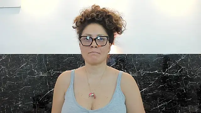 Juliabadlee online show from 02-23-25, 12:19