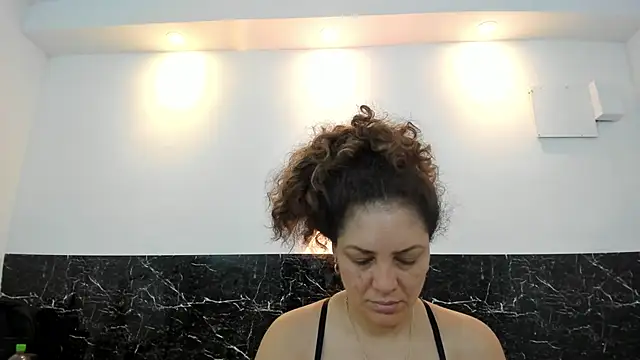 Juliabadlee online show from 03-06-25, 12:21