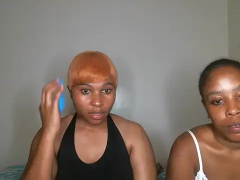 R-thequeen online show from 02-13-25, 08:34