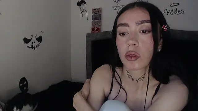 Julieta De Los Angeles online show from 01-05-26, 06:00