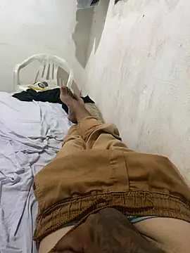 Snapshot of broklinguga chatting on 03-15-25, 07:53 broklinguga online show from 03-15-25, 07:53