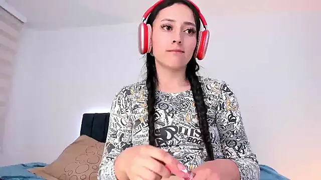 Snapshot of liaqueen610 chatting on 12-18-24, 11:40 liaqueen610 online show from 12-18-24, 11:40