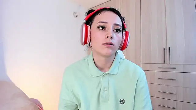 Snapshot of liaqueen610 chatting on 12-21-24, 02:30 liaqueen610 online show from 12-21-24, 02:30