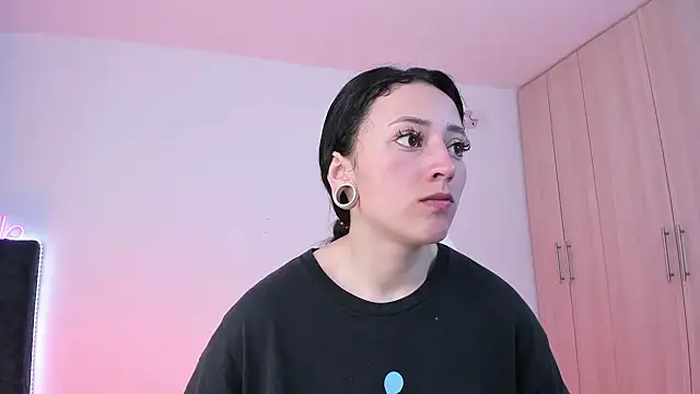 Snapshot of liaqueen610 chatting on 01-13-25, 11:38 liaqueen610 online show from 01-13-25, 11:38