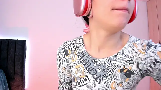 Snapshot of liaqueen610 chatting on 01-18-25, 11:55 liaqueen610 online show from 01-18-25, 11:55