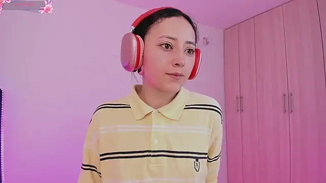 Snapshot of liaqueen610 chatting on 02-08-25, 08:32 liaqueen610 online show from 02-08-25, 08:32