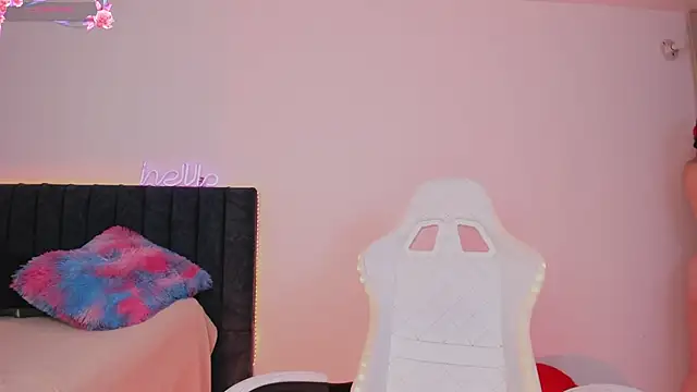 Snapshot of liaqueen610 chatting on 02-08-25, 11:34 liaqueen610 online show from 02-08-25, 11:34