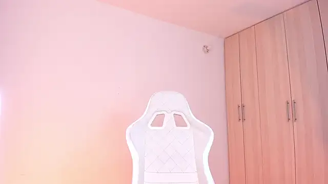 Snapshot of liaqueen610 chatting on 02-13-25, 02:34 liaqueen610 online show from 02-13-25, 02:34