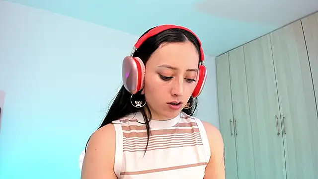 Snapshot of liaqueen610 chatting on 02-16-25, 07:38 liaqueen610 online show from 02-16-25, 07:38