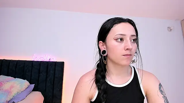 Snapshot of liaqueen610 chatting on 02-22-25, 12:49 liaqueen610 online show from 02-22-25, 12:49