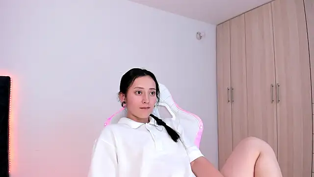 Snapshot of liaqueen610 chatting on 03-01-25, 09:48 liaqueen610 online show from 03-01-25, 09:48