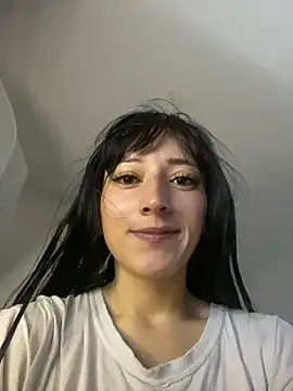 Snapshot of liaqueen610 chatting on 10-15-25, 04:29 liaqueen610 online show from 10-15-25, 04:29