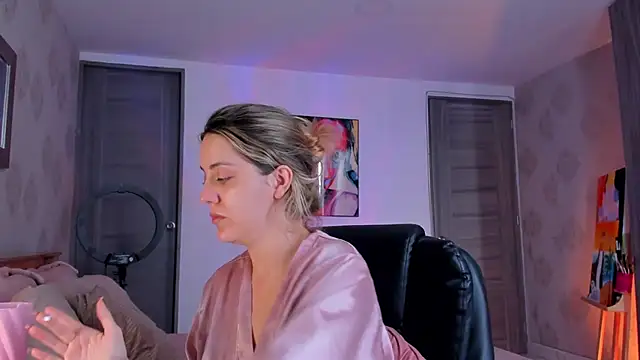 martinaaricci online show from 12-04-24, 03:21