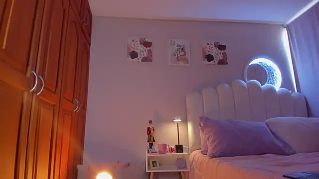 martinaaricci online show from 12-20-25, 01:40