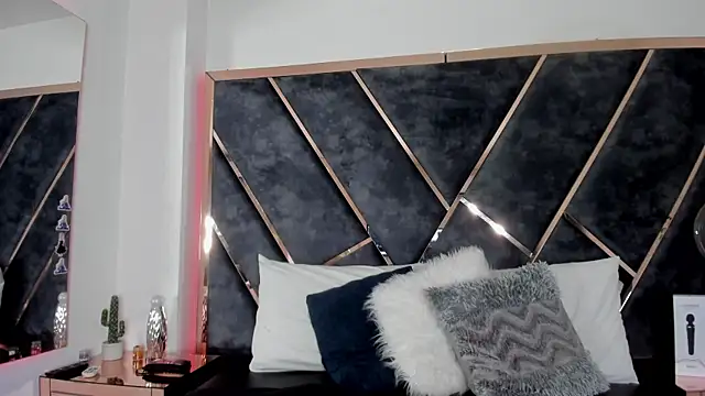 ChloeConnorr online show from 01-21-25, 12:15