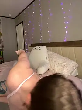 Snapshot of Sweetdee222x chatting on 09-10-25, 10:32 Sweetdee222x online show from 09-10-25, 10:32