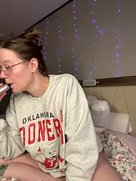 Snapshot of Sweetdee222x chatting on 09-28-25, 01:22 Sweetdee222x online show from 09-28-25, 01:22