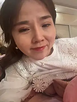 Efangfang online show from 01-31-25, 06:13