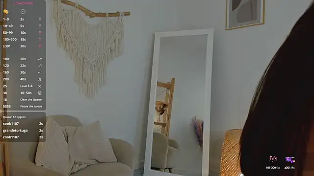 Snapshot of EmiliaDreams chatting on 02-04-25, 07:00 EmiliaDreams online show from 02-04-25, 07:00