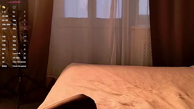 Snapshot of EmiliaDreams chatting on 09-18-25, 03:25 EmiliaDreams online show from 09-18-25, 03:25