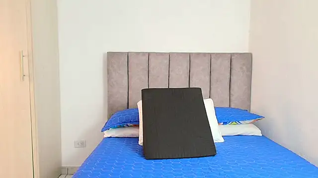 karina lewis  online show from 01-13-25, 03:23