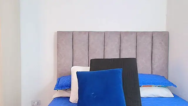 karina lewis  online show from 01-24-25, 03:22