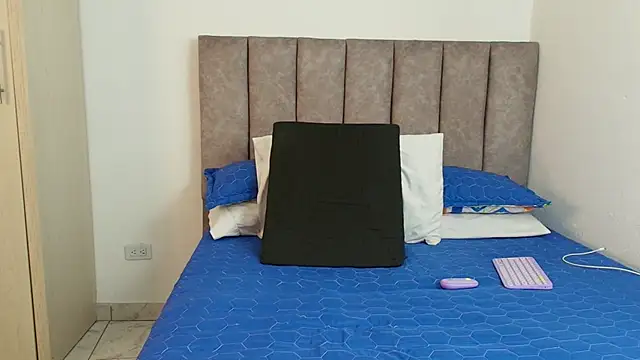 karina lewis  online show from 02-26-25, 07:09