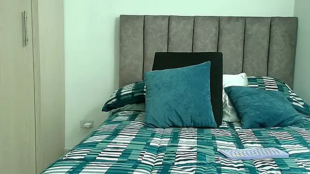 karina lewis  online show from 02-20-26, 04:42